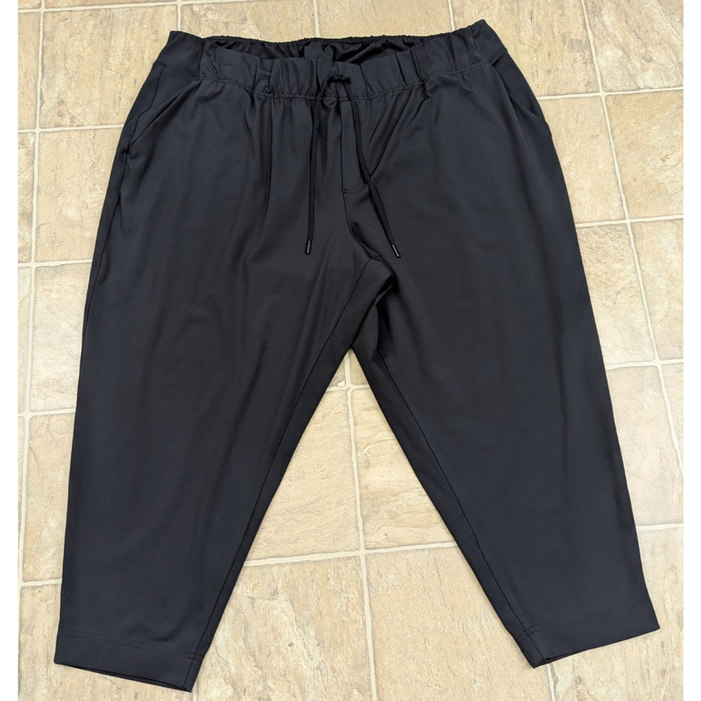 Livi sz 26/28 athletic Pants black stretchy pull on crop capri women 3926